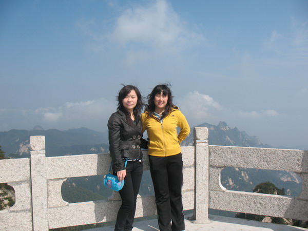 尧山览胜台合影